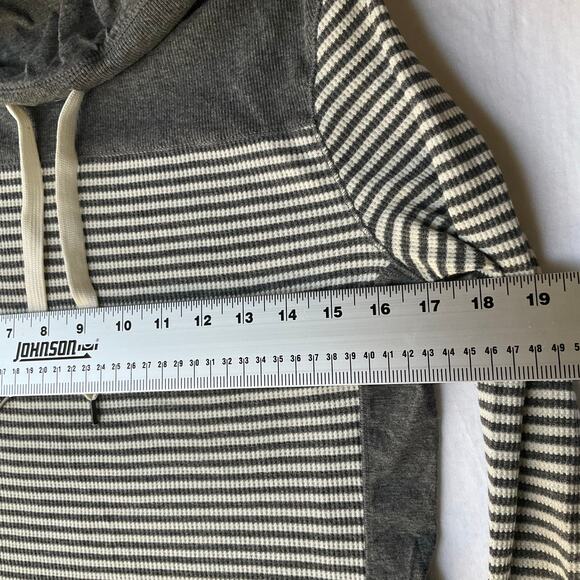 Eddie Bauer Women’s Long Sleeve Turtleneck Stripes Sweatshirt size S, Gray White - Picture 3 of 7